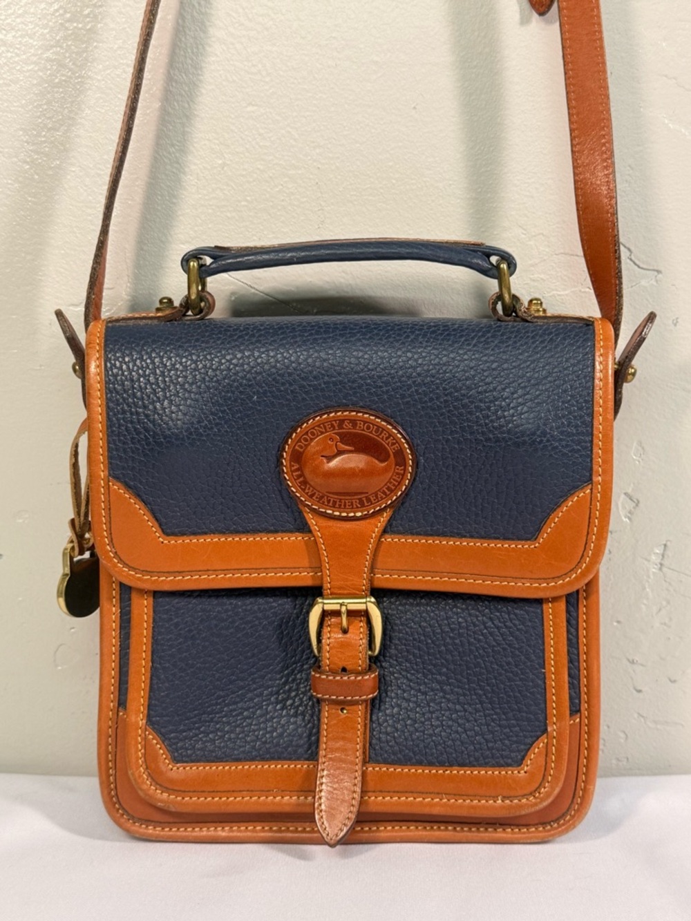 Vintage Dooney & Bourke Pebble Leather Surrey Navy  & Tan Carrier Crossbody Bag